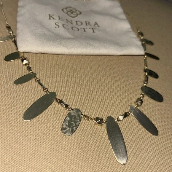 Kendra Scott necklace - Picture 3 of 4